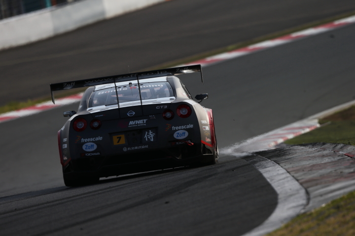 OGT Bonds Racing GT-R（イゴール・スシュコ／井出有冶組）