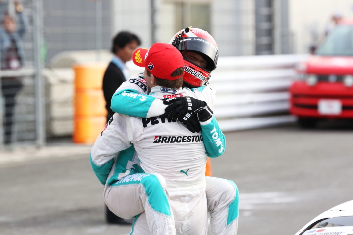 GT500クラスで優勝した中嶋一貴／ジェームス・ロシター組（PETRONAS TOM'S SC430）