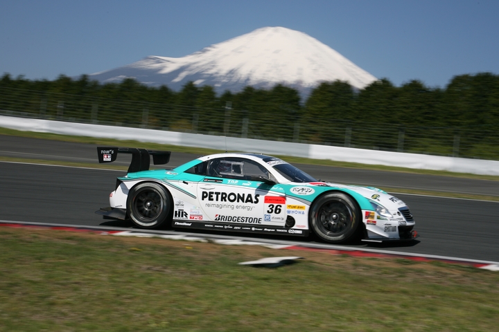 GT500クラスポールポジションはPETRONAS TOM'S SC430（中嶋一貴／ジェームス・ロシター組）