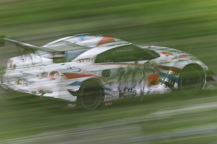 決勝日朝のフリー走行: GT300クラストップタイムはDIJON Racing IS GT-R（高森博士／千代勝正組）