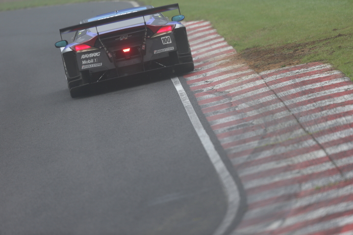 公式練習: RAYBRIG HSV-010（伊沢拓也／小暮卓史組）