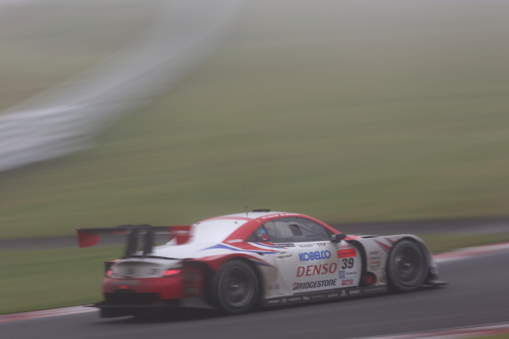 公式練習: DENSO KOBELCO SC430（脇阪寿一／石浦宏明組）