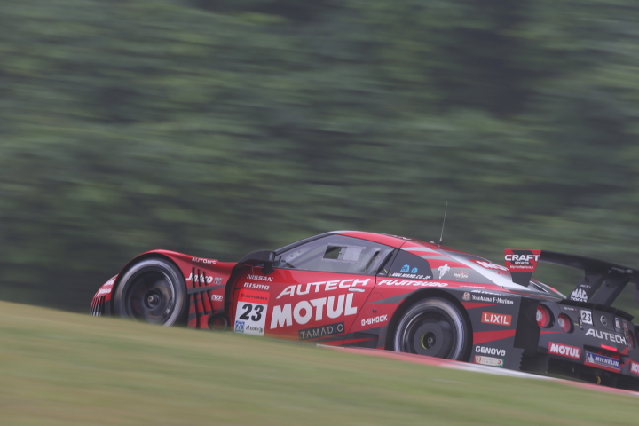 公式練習: MOTUL AUTECH GT-R（柳田真孝／ロニー・クインタレッリ組）