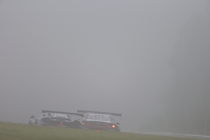 公式練習: エヴァRT初号機アップルMP4-12C（高橋一穂／加藤寛規組）