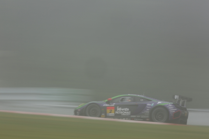 公式練習: エヴァRT初号機アップルMP4-12C（高橋一穂／加藤寛規組）