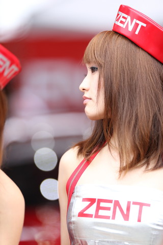 予選日ピットウォーク: レースクイーン