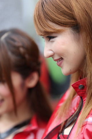 予選日ピットウォーク: レースクイーン