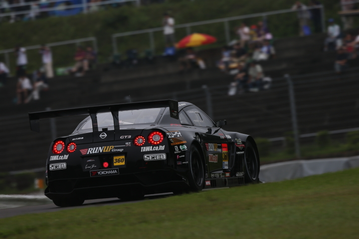 ノックアウト予選: RUN UP GROUP GT-R（白坂卓也／田中篤組）