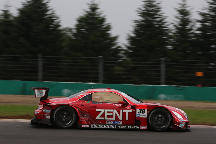 ノックアウト予選: ZENT CERUMO SC430（立川祐路／平手晃平組）