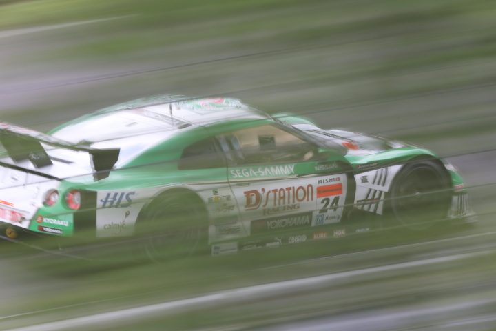 フリー走行: D'station ADVAN GT-R（安田裕信／ミハエル・クルム組）