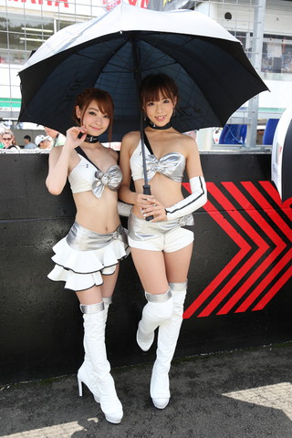 決勝日ピットウォーク: レースクイーン