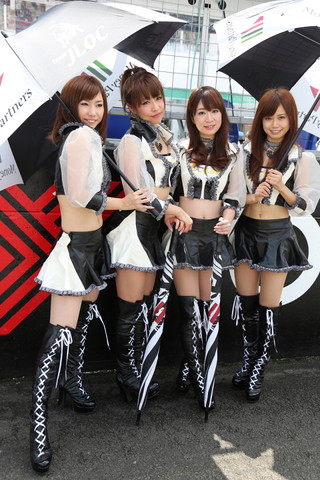 決勝日ピットウォーク: レースクイーン