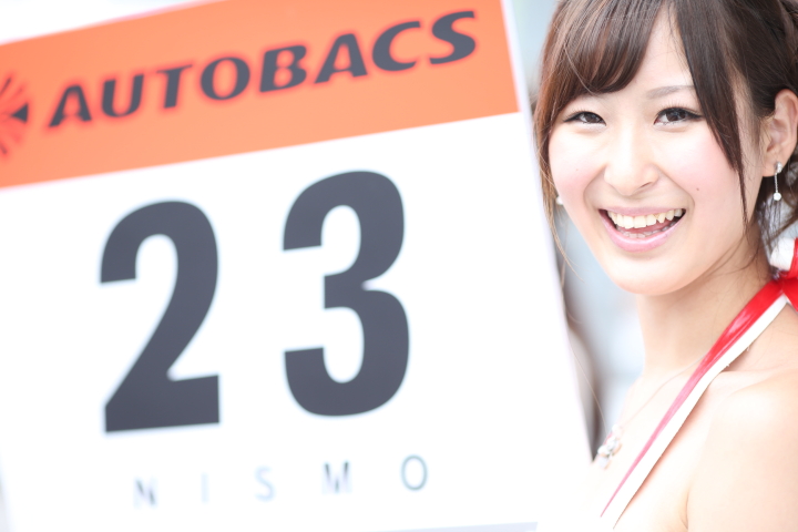 決勝日ピットウォーク: レースクイーン