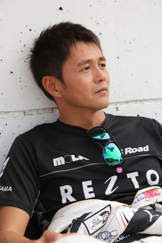 スターティンググリッド: 本山哲（REITO MOLA GT-R ）