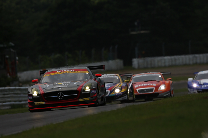 決勝: GAINER Rn-SPORTS DIXCEL SLS（田中哲也／植田正幸組）