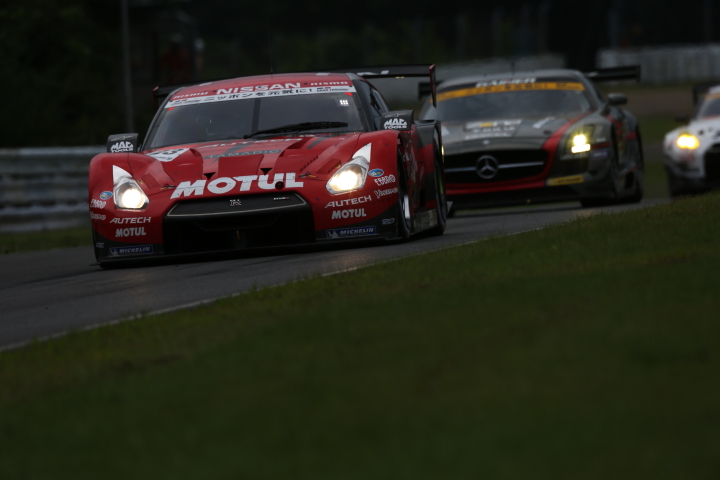 決勝: MOTUL AUTECH GT-R（柳田真孝／ロニー・クインタレッリ組）