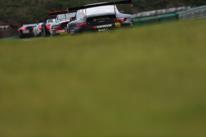 決勝: HANKOOK PORSCHE（影山正美／藤井誠暢組）