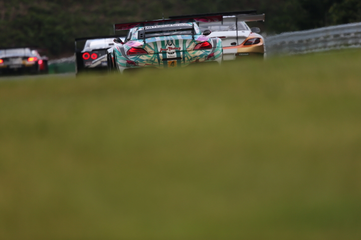 決勝: GSR 初音ミク　BMW（谷口信輝／片岡龍也組）