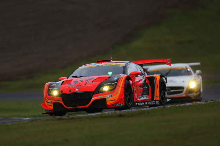 決勝: ARTA CR-Z GT（高木真一／小林崇志組）