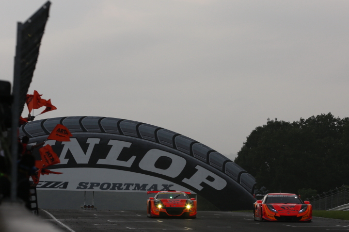 決勝: ARTAの2台（HSV-010とCR-Z GT）がランデブーでゴール