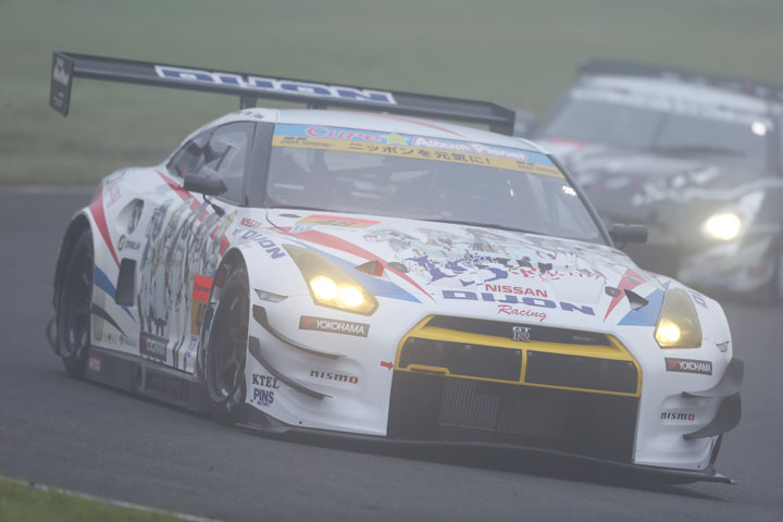 公式練習: GT300クラストップタイムはDIJON Racing IS GT-R（高森博士／千代勝正組）