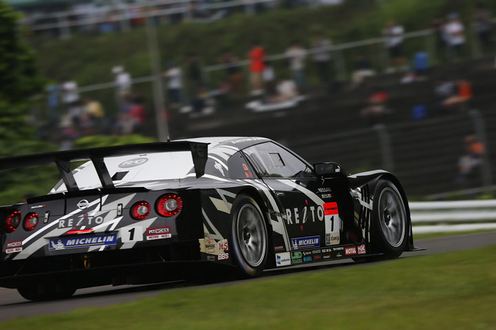 GT500クラスポールポジションはREITO MOLA GT-R （本山哲／関口雄飛組）