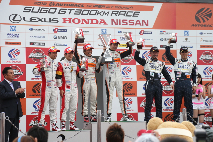 GT300クラスの表彰式