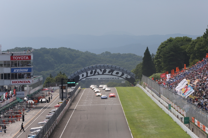 GT300クラスのスタートシーン