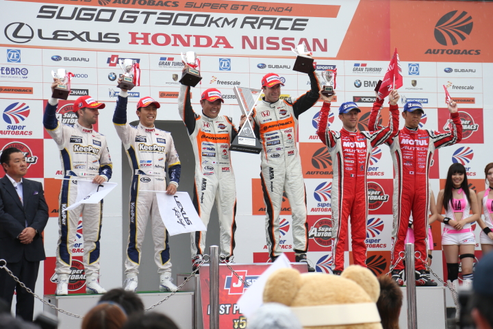 GT500クラスの表彰式