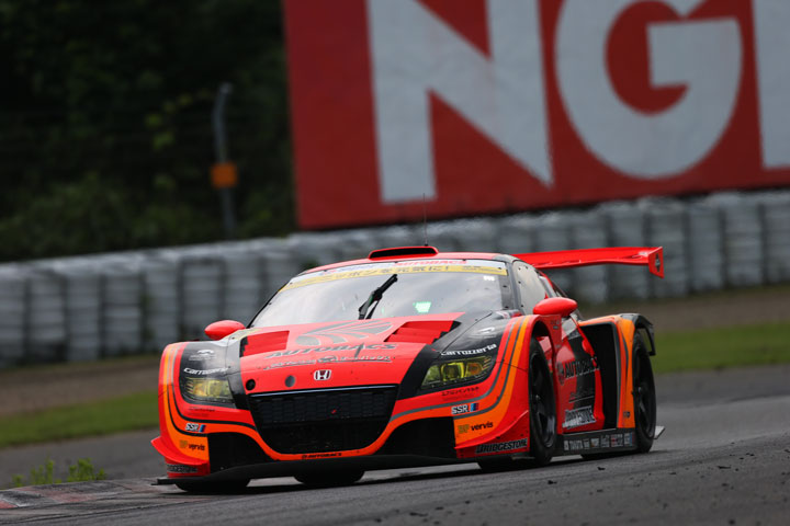 GT300クラス優勝はARTA CR-Z GT（高木真一／小林崇志組）