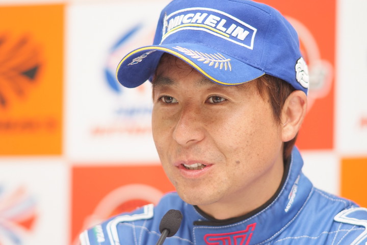 公式予選記者会見: GT300クラスポールシッターの佐々木孝太（SUBARU BRZ R&D SPORT）