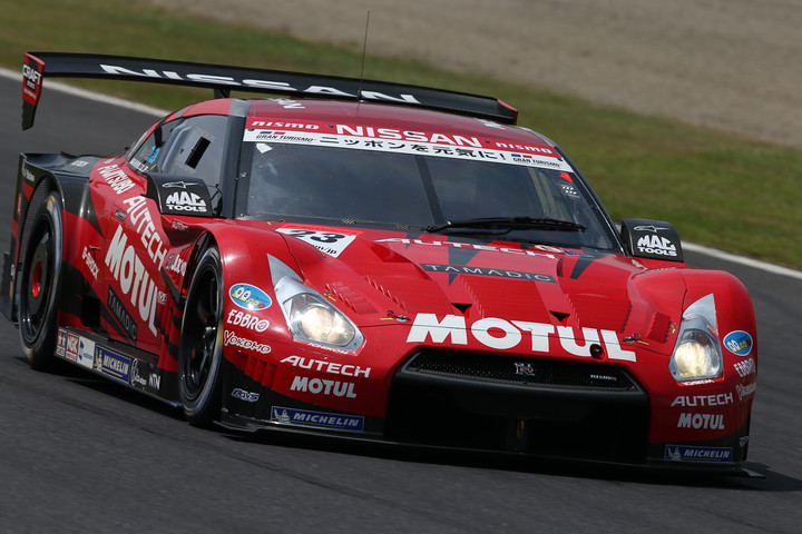 ノックアウト予選: GT500クラスポールポジションはMOTUL AUTECH GT-R（柳田真孝／ロニー・クインタレッリ組）