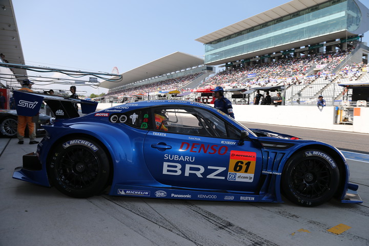 ノックアウト予選: コースインするSUBARU BRZ R&D SPORT（山野哲也／佐々木孝太／井口卓人組）