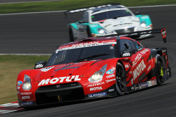 決勝レース: MOTUL AUTECH GT-R（柳田真孝／ロニー・クインタレッリ組）q
