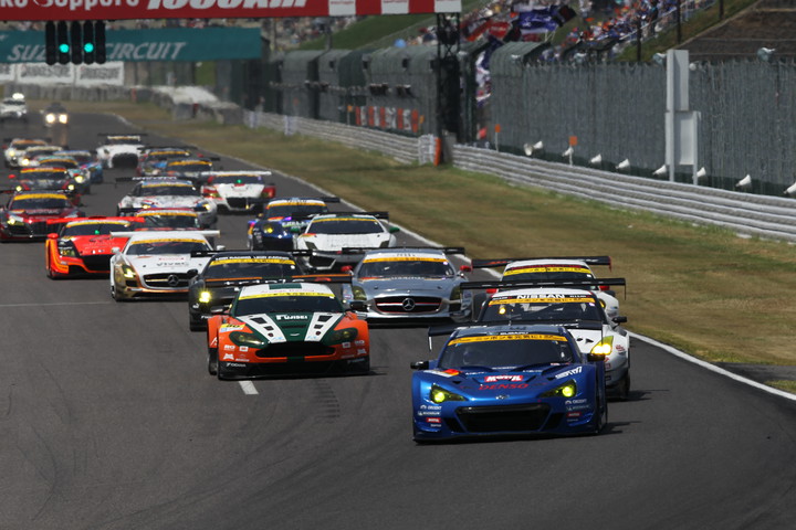 1000kmの決勝レースがスタートした