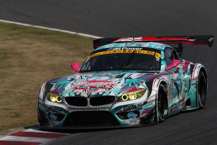決勝レース: GSR 初音ミク　BMW（谷口信輝／片岡龍也／ヨルグ・ミューラー組）