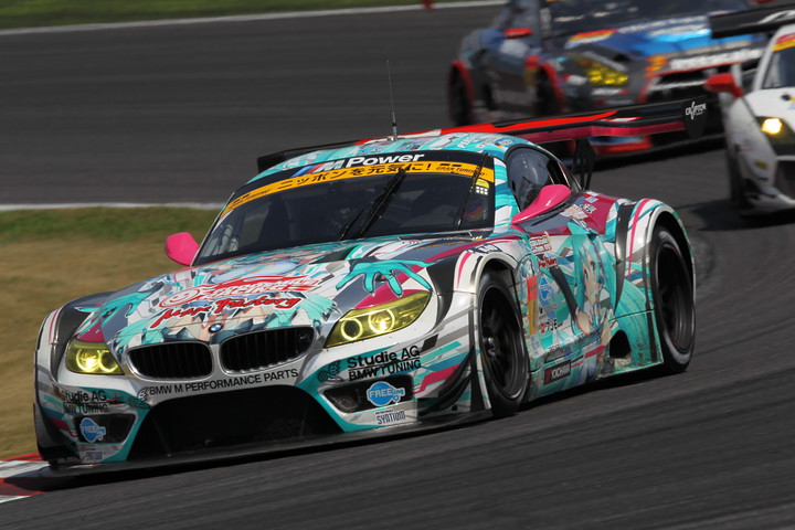 決勝レース: GSR 初音ミク　BMW（谷口信輝／片岡龍也／ヨルグ・ミューラー組）