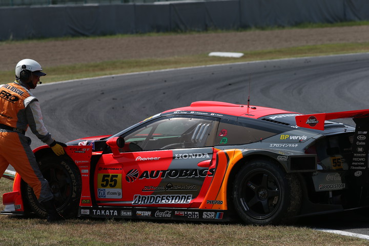 決勝レース: ARTA CR-Z GT（高木真一／小林崇志／野尻智紀組）は無念のリタイア