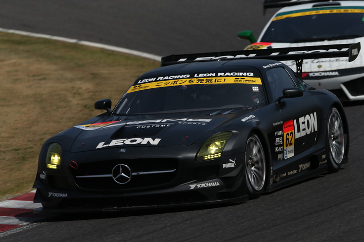 決勝レース: LEON SLS（黒澤治樹／黒澤翼／中谷明彦組）