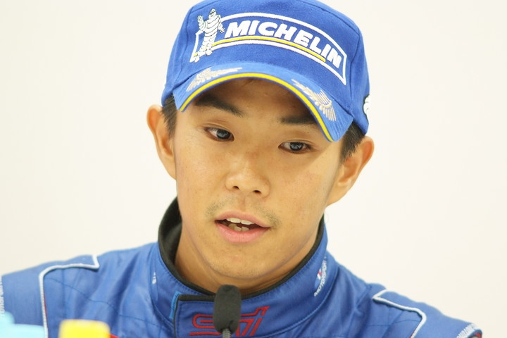 決勝記者会見: GT300クラス優勝の井口卓人（SUBARU BRZ R&D SPORT）