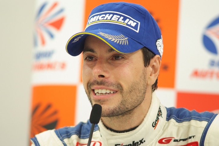 決勝記者会見: GT500クラス優勝のフレデリック・マコヴィッキィ（ウイダー モデューロ HSV-010）