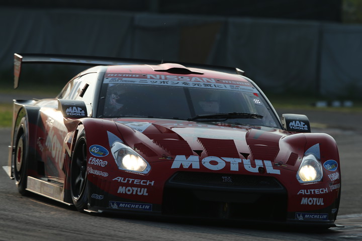 MOTUL AUTECH GT-R（柳田真孝／ロニー・クインタレッリ組）