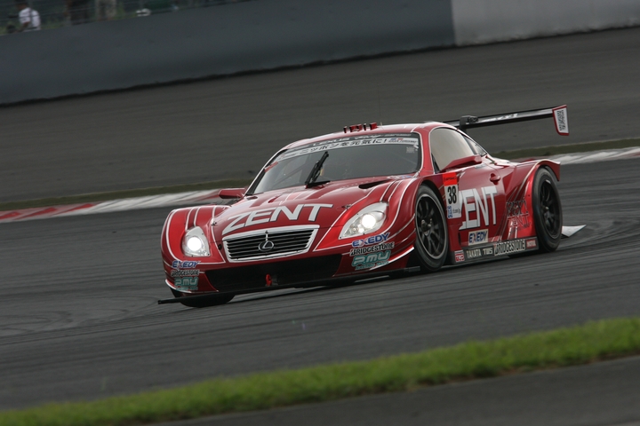 GT500クラス優勝はZENT CERUMO SC430（立川祐路／平手晃平組）