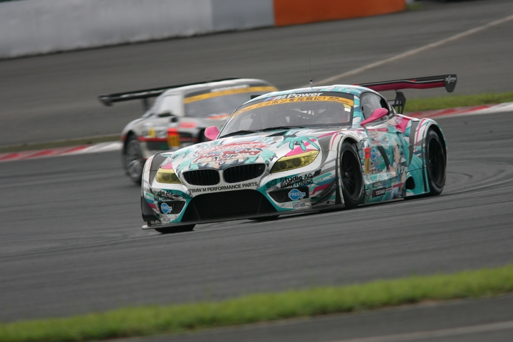 GT300クラス優勝はGSR 初音ミク　BMW（谷口信輝／片岡龍也組）