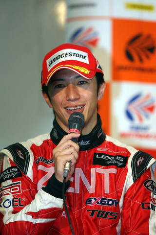 決勝記者会見: GT500クラス優勝の立川祐路（ZENT CERUMO SC430）