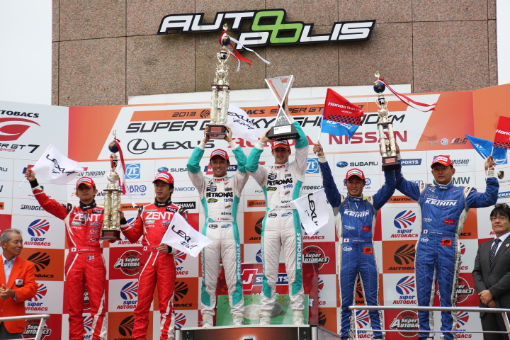GT500クラスの暫定表彰式