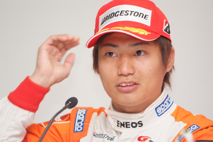 予選記者会見: GT500クラスポールポジションの大嶋和也（ENEOS SUSTINA SC430）