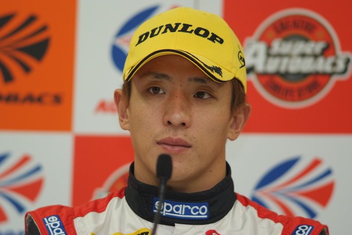 決勝記者会見: GT300クラス優勝の平中克幸（GAINER DIXCEL SLS）
