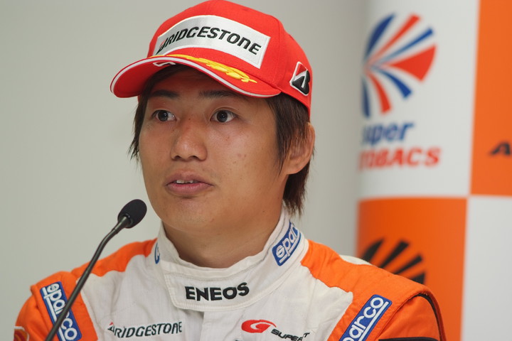 決勝記者会見: GT500クラス優勝の大嶋和也（ENEOS SUSTINA SC430）