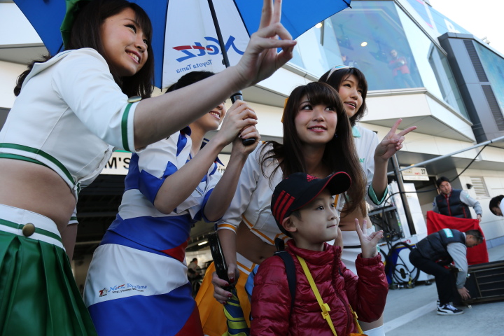 ピットウォーク: レースクイーン